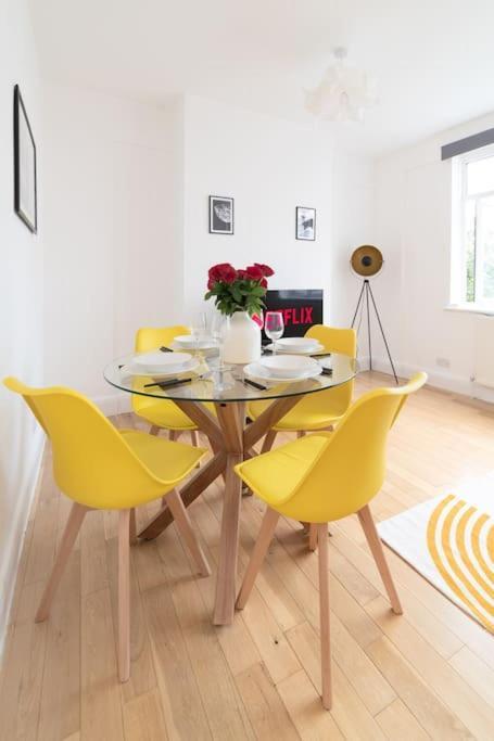 Two Bedroom Apartment By Buonomo Stays Short Lets & Serviced Accommodation In Balham With Balcony لندن المظهر الخارجي الصورة