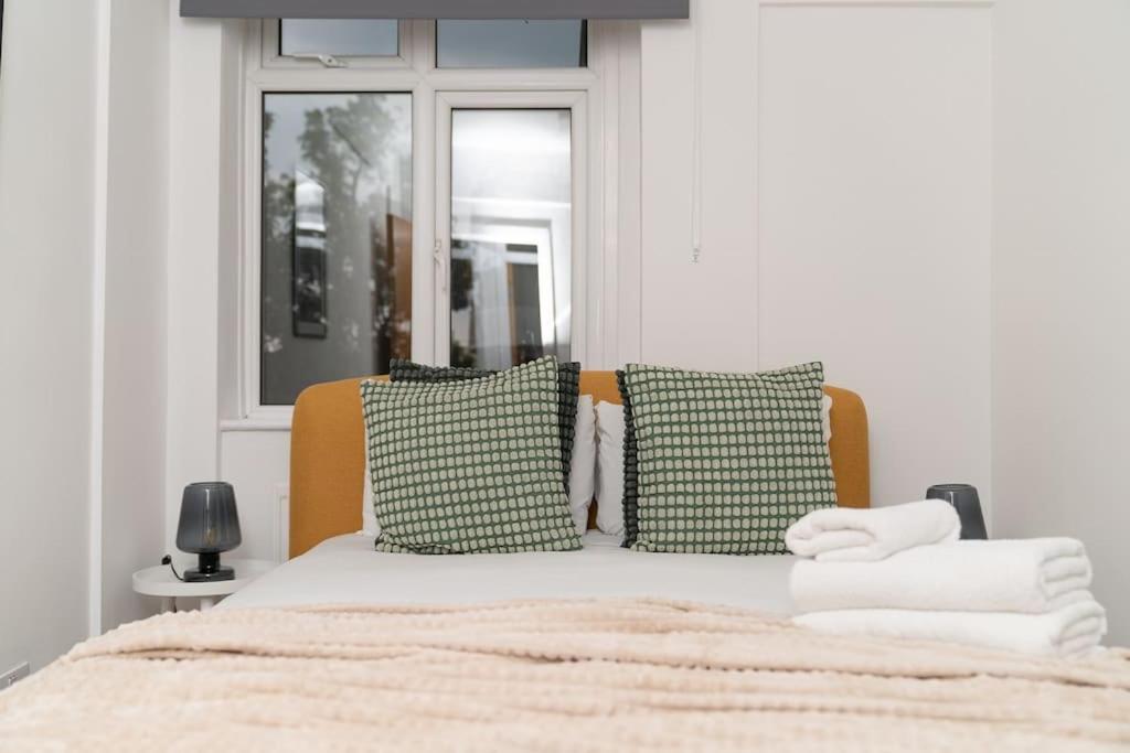 Two Bedroom Apartment By Buonomo Stays Short Lets & Serviced Accommodation In Balham With Balcony لندن المظهر الخارجي الصورة