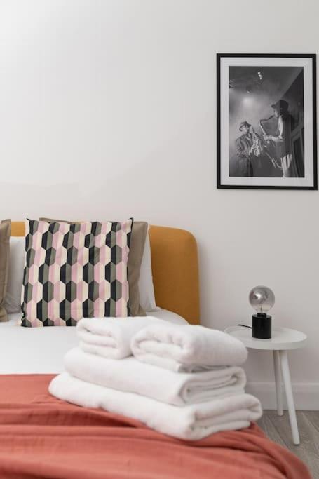 Two Bedroom Apartment By Buonomo Stays Short Lets & Serviced Accommodation In Balham With Balcony لندن المظهر الخارجي الصورة
