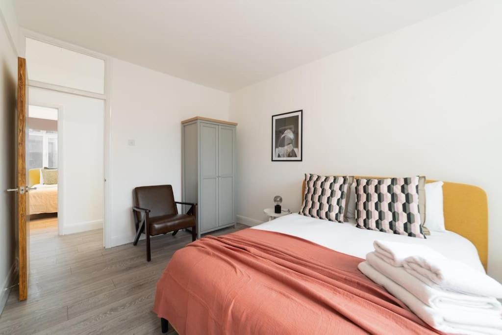 Two Bedroom Apartment By Buonomo Stays Short Lets & Serviced Accommodation In Balham With Balcony لندن المظهر الخارجي الصورة